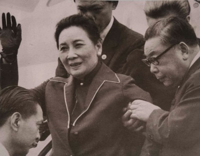蒋介石有多下流?贴身秘书吐露真相:“白天干革命,晚上逛窑子”!