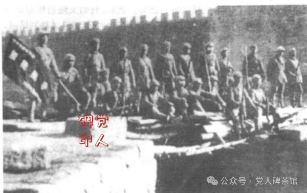 淮海战役中，为啥群众跟我们走，不跟他们走？