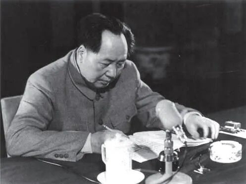 毛主席的光辉著作《论十大关系》为何20年后才公开发表？