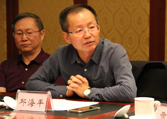 邱海平发言：听从新自由主义的主张很危险