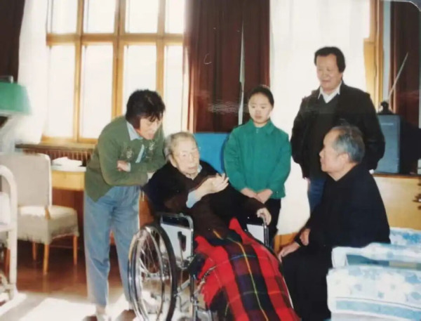 罗挺：回忆邓颖超妈妈对我们晚辈的关怀