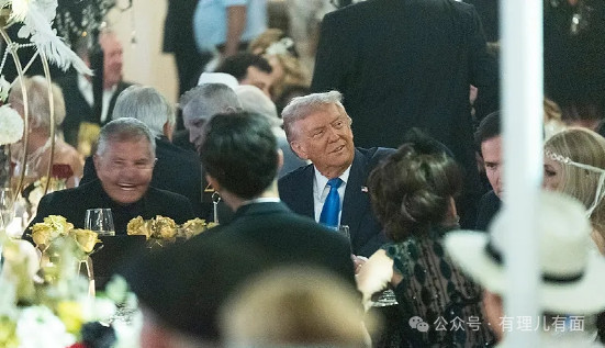美国政府“停摆”下的“两重天”