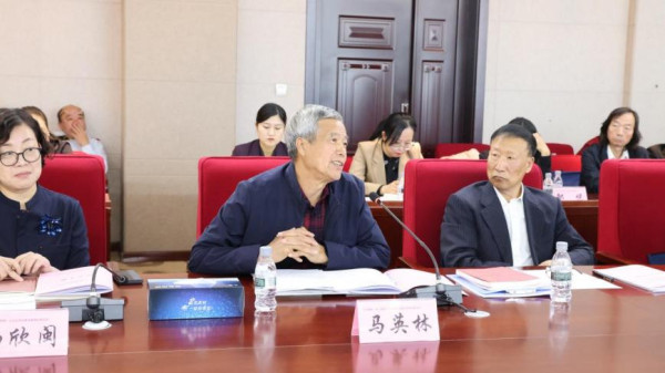 纪念铁人王进喜诞辰100周年 忽培元先生散文集《守望大庆》发行