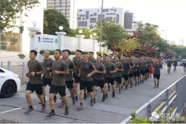 驻港解放军：最好的形象就是香港市民的掌声！​