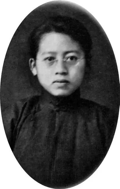 中共“一大”的女性参与者
