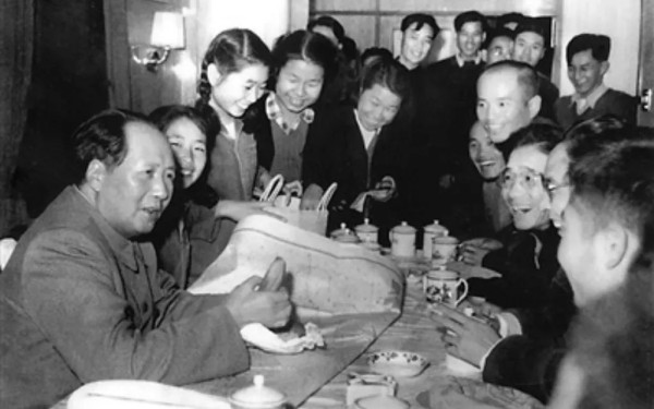 毛主席说，医疗上的赔钱就是赚钱！