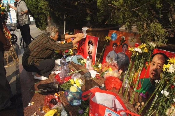 石家庄老区人民缅怀毛主席现场实拍