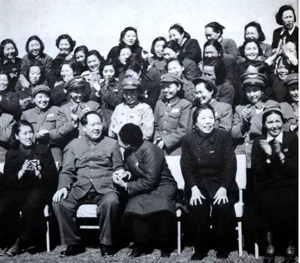 近百年妇女运动中，毛主席这代共产党人带来了什么样的影响？