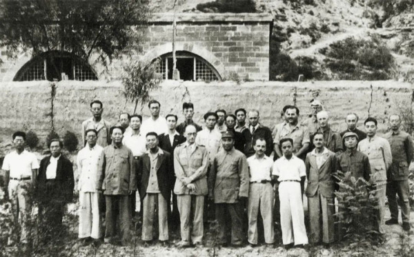 周恩来未雨绸缪，构建新中国外交脊梁，谆谆叮嘱外交无小事