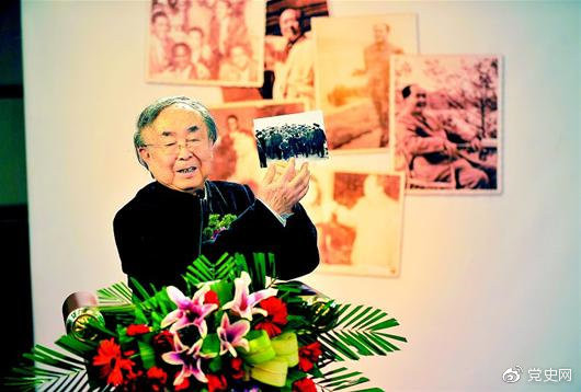1953年,在蛇山辨认出毛主席的豆蔻女孩