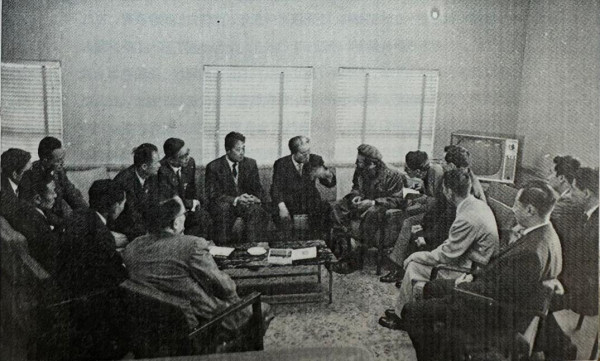 中国外交官走进美国后院