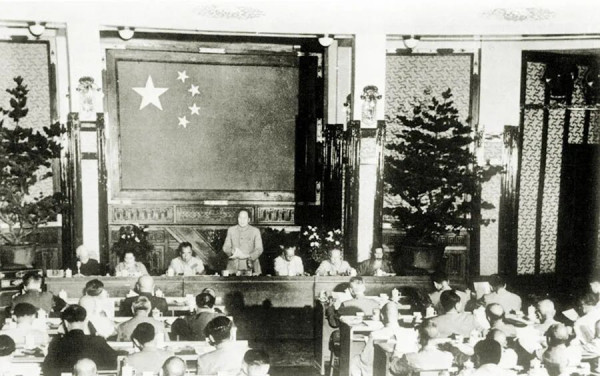 “人民，只有人民，才是创造世界历史的动力”，毛主席对中国历史叙事框架的重塑
