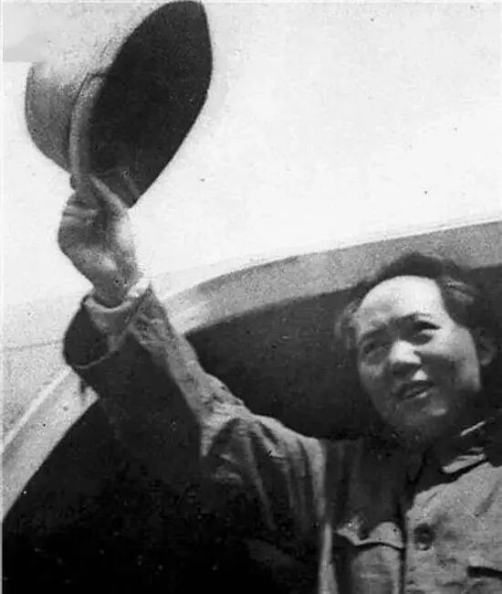 宋庆龄眼中的毛主席：“伟大事业的引路人”