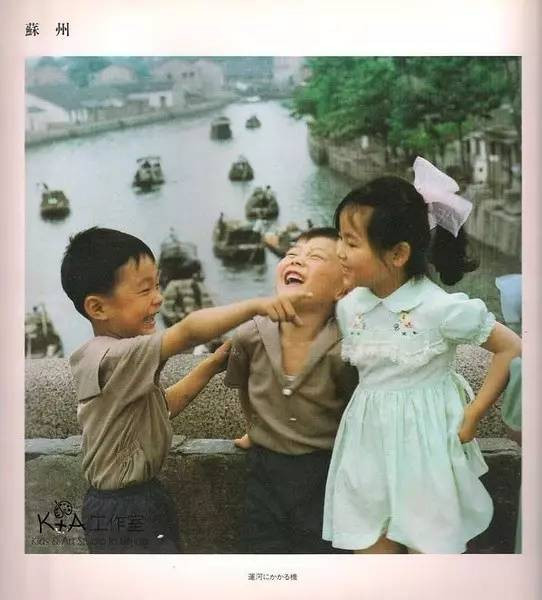 日本摄影家说:根本不用抓拍,1980年代的中国儿童每一个都那么纯真