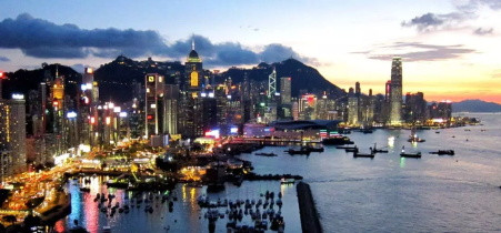 “输血”的霍英东,“吸血”的李嘉诚