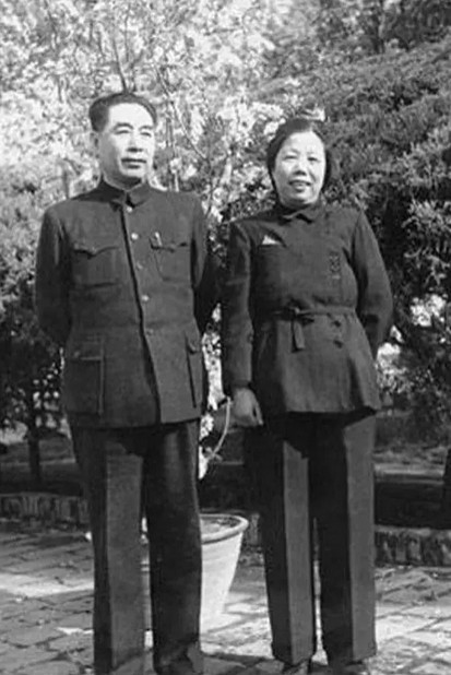 从西花厅海棠花忆起：邓颖超对周恩来的深情追思
