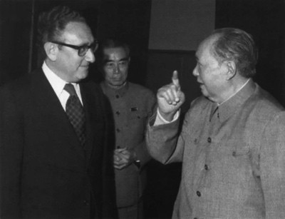 江涌：毛主席为何说，对付帝国主义要坚持“两条腿走路”？