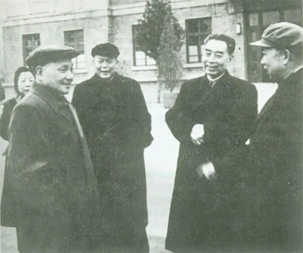 周恩来与刘亚楼