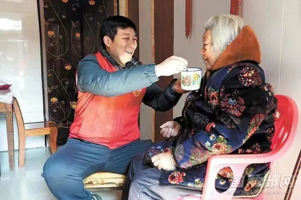 江西军地组织志愿服务队“替烈士看爹娘”!