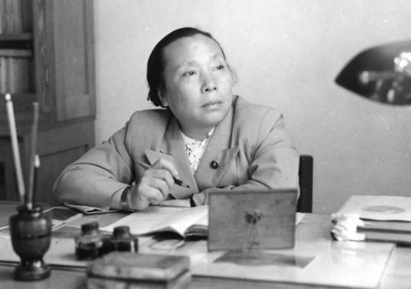 三过草地，两创“长征”：红色戏剧家李伯钊的创作之路