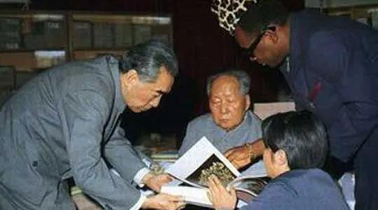 深受毛泽东喜爱并伴随他走向生命终点的《枯树赋》，与他有着怎样的情感共鸣，“树犹如此，人何以堪”