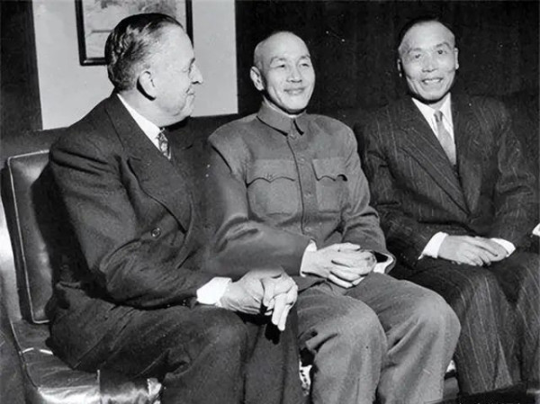 李宗仁回归大陆，蒋介石作出怎样疯狂的举动？