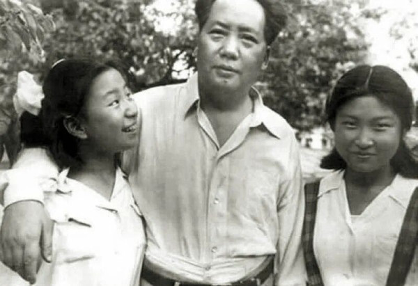 三年困难时期周总理劝毛主席吃点肉，主席反问“你吃了吗？”