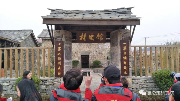 塘约书记:塘约过去穷,穷在没把村民组织起来