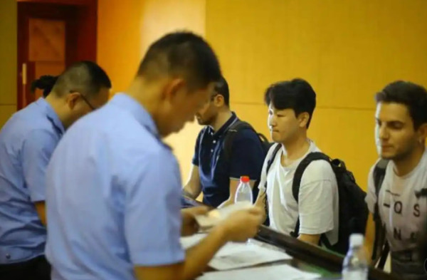 评法学教授陈枫建议“强制入境外国人检测艾滋病与毒品”