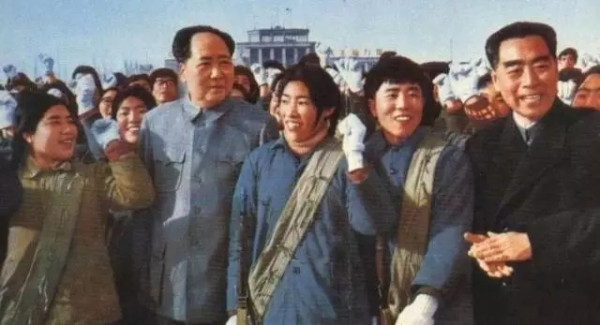 今天的中国人必须要清楚:毛主席是谁!