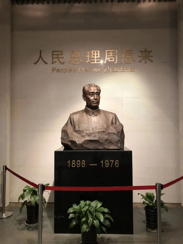 周恩来如何确定共产主义信仰