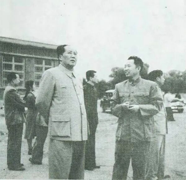 周恩来与刘亚楼