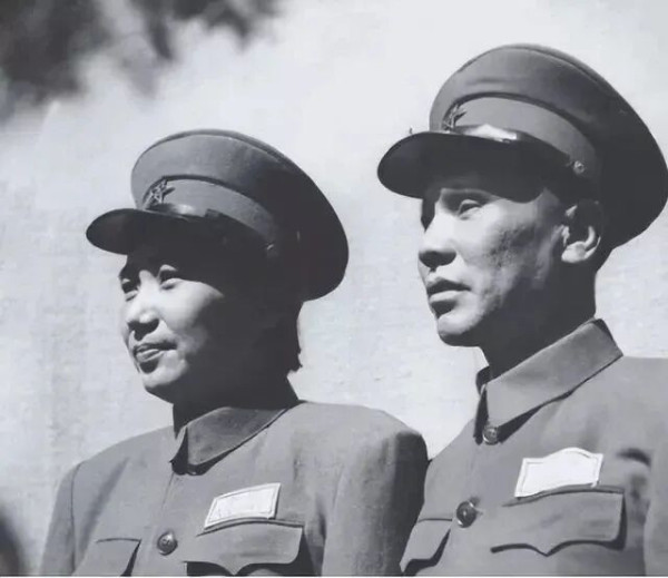 朱良才：课文《朱德的扁担》的作者，听到毛主席逝世的消息当即昏了过去