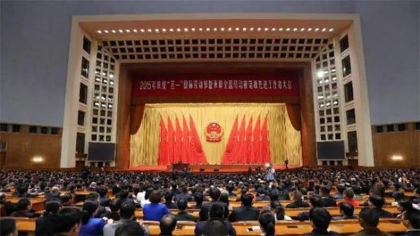 见到江南体育app下载入口
的库尔班大叔到底是不是“全国劳动模范”？