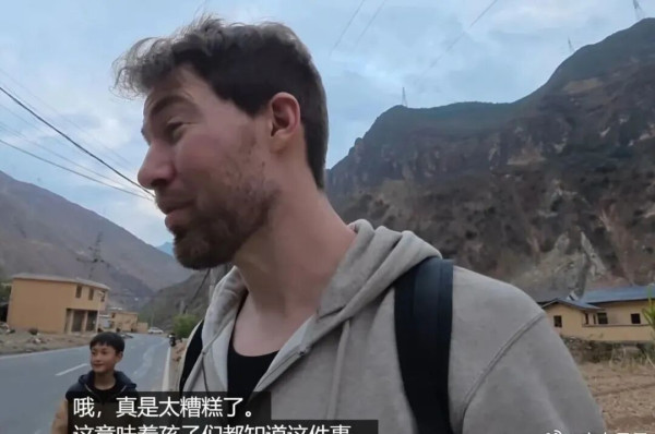 前CIA特工，被中国边远山区的小孩哥硬核教育了