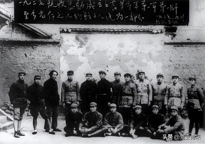 为什么毛主席是世界上最杰出而伟大的军事家?