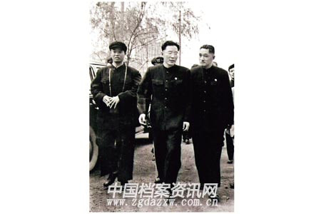 一桥飞架南北,天堑变通途