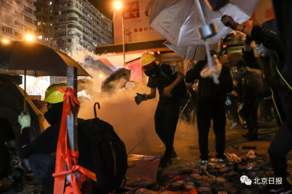 香港:“勇武”出现解散潮?