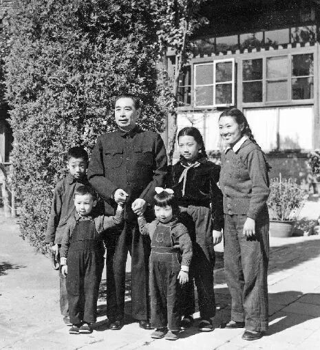 周秉宜：伯父总告诫我们“我是国家总理，不是周家总理”