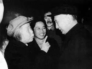 1949年北上参加新政协,谁上了宋庆龄的专列?