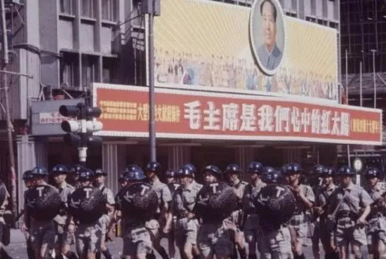 红潮席卷的香港：实拍六十年代的香港