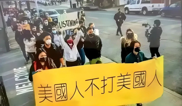 在美华裔喊出美国人不打美国人，印度人都瞧不起他们！