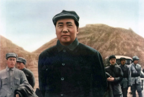 这个会上,王明表示要做毛主席的小学生,毛主席强调惩前毖后治病救人