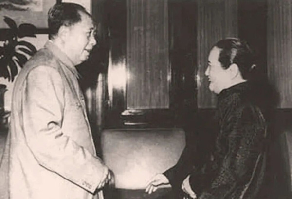 1949年北上参加新政协,谁上了宋庆龄的专列?