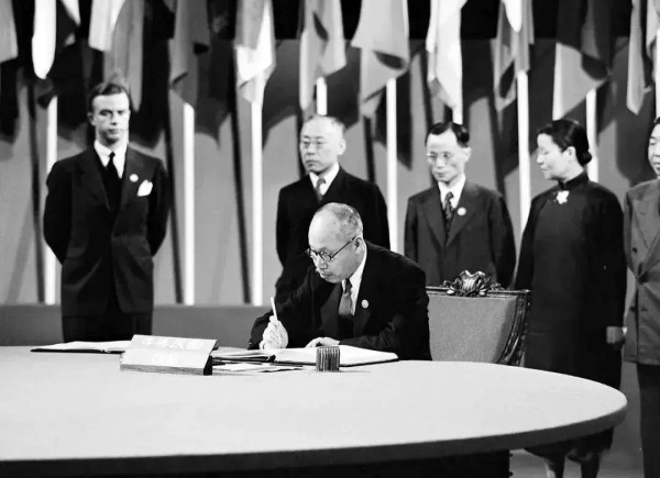 中国共产党首次亮相，1945年董必武参加联合国制宪会议