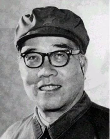 新时代青年的榜样魏巍:一个共产主义战士的一生应当这样过