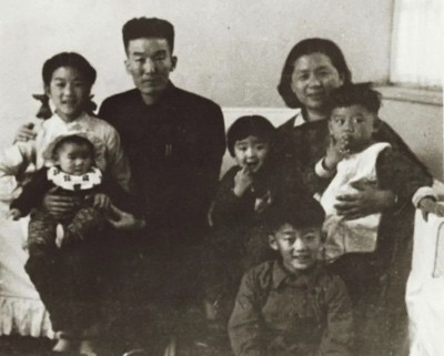 革命后代邓小岚倾尽生命培塑红色少年: 少年红,则中国红