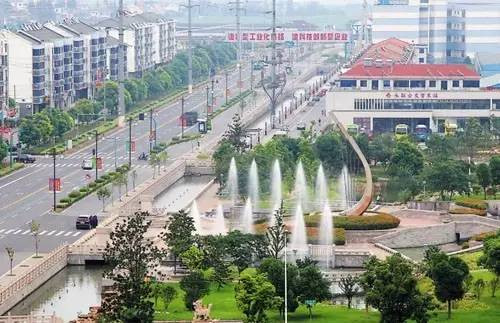 柳  岩：东岭印记