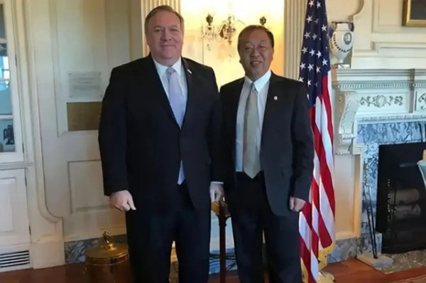 美国醒悟了，章家敦和余茂春们，还能蹦跶多久？