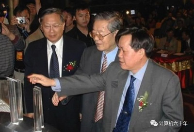 中国芯片先驱黄令仪:我愿匍匐在地上,擦干民族身上的耻辱